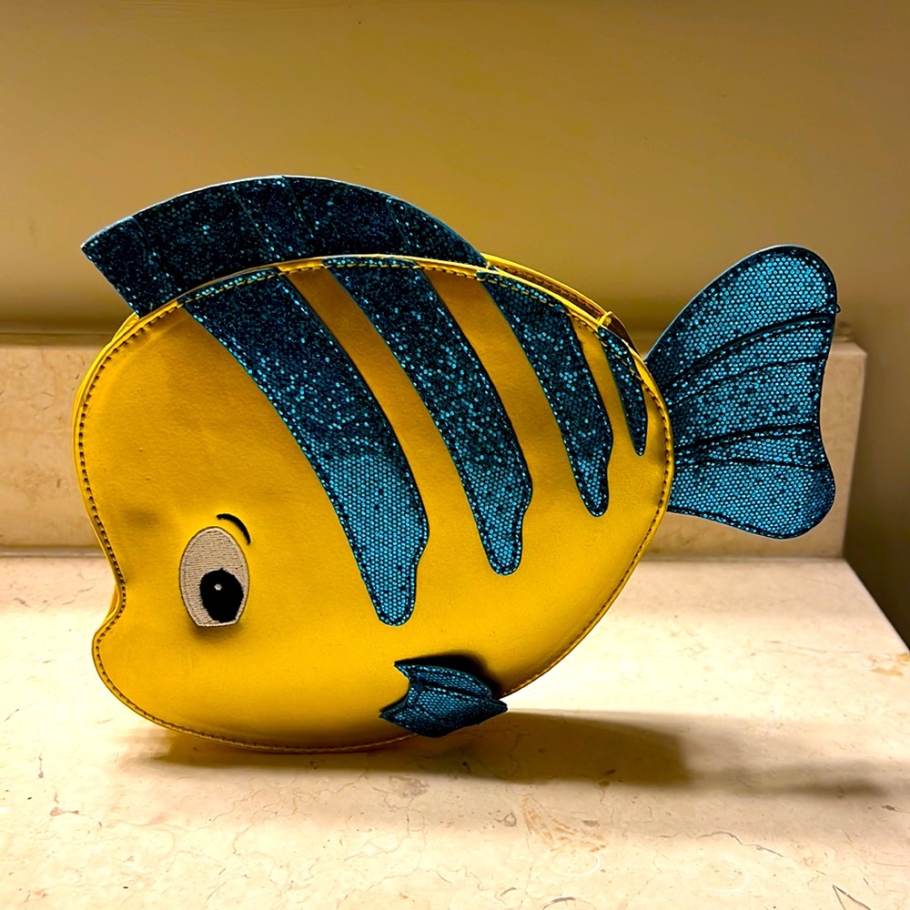 LIKE NEW DANIELLE NICOLE FLOUNDER BAG DISNEY